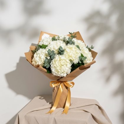 Beyaz Ortanca Buketi