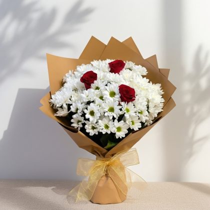 Üç Dal Beyaz Kırmızı Papatya & Gül Buketi