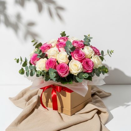 21'Li Karışık Pembe Beyaz Gül Kutuda