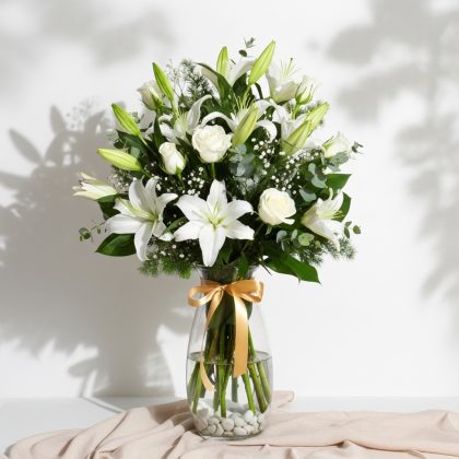 Karışık Beyaz Lilyum & Gül Vazoda